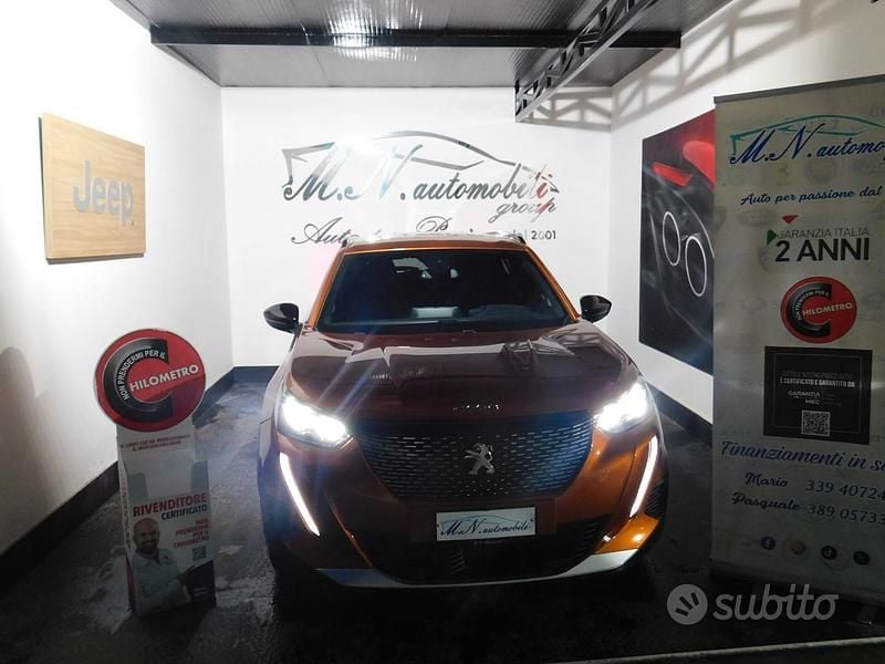 Usata Peugeot 2008 Allure 101 CV (74 kW) 2023 Arancione SUV
