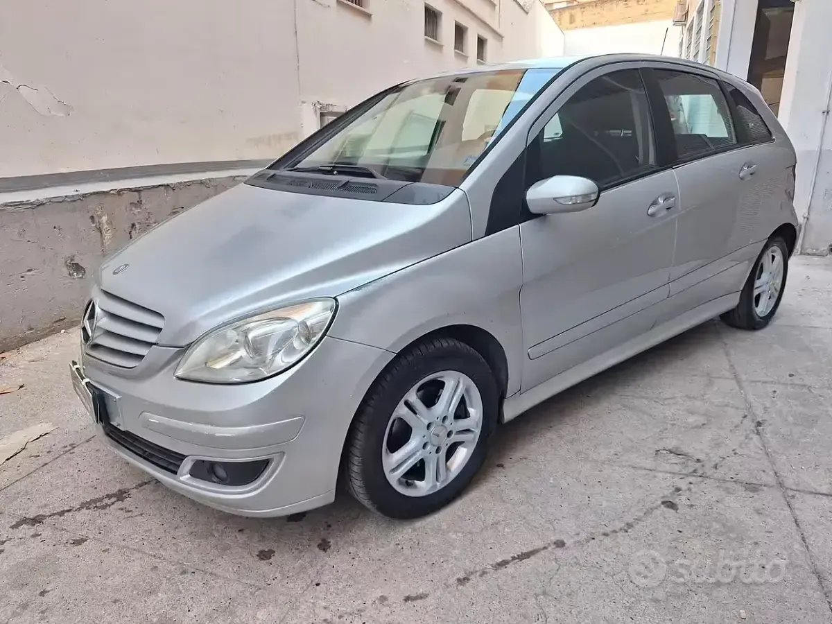 Usata Mercedes B180 Chrome 109 CV (80 kW) 2006 Grigio Monovolume