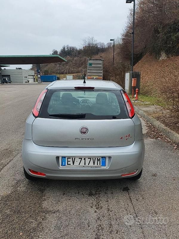 Usata Fiat Grande Punto 75 CV (55 kW) 2014 Grigio Utilitaria