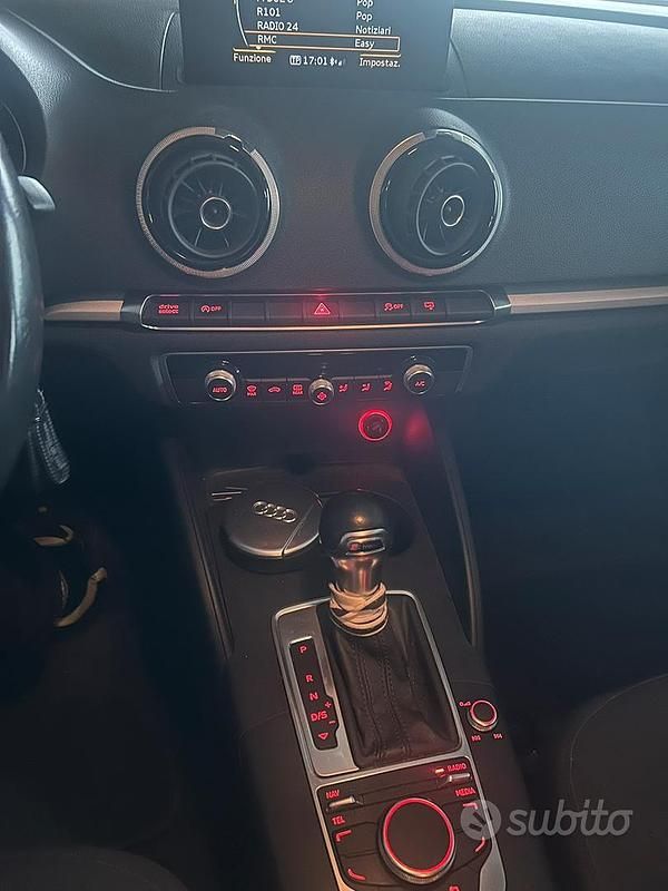 Usado Audi A3 150 CV (110 kW) 2016 Azul Familiar
