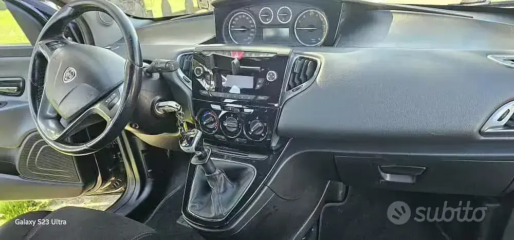 Usata Lancia Ypsilon 69 CV (50 kW) 2011 Nero Utilitaria