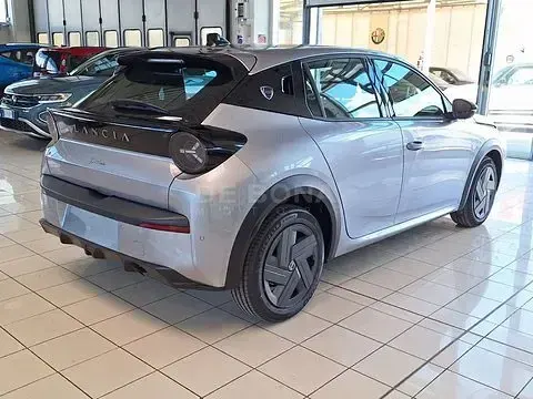 Nuova Lancia Ypsilon 101 CV (74 kW) 2026 Grigio Utilitaria