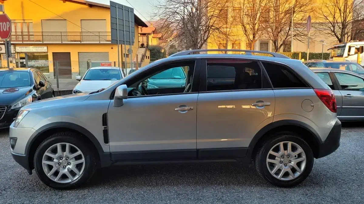 Usata Opel Antara Cosmo 163 CV (119 kW) 2011 Argento SUV