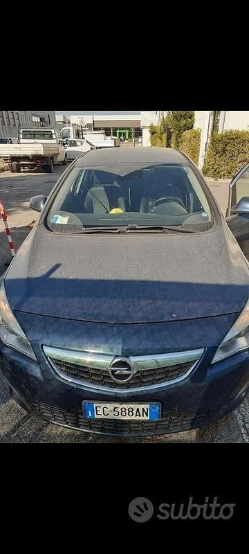 Blu Usata 2011 Opel Astra Berlina | 1800 € (Super prezzo) - Immagine 1/4