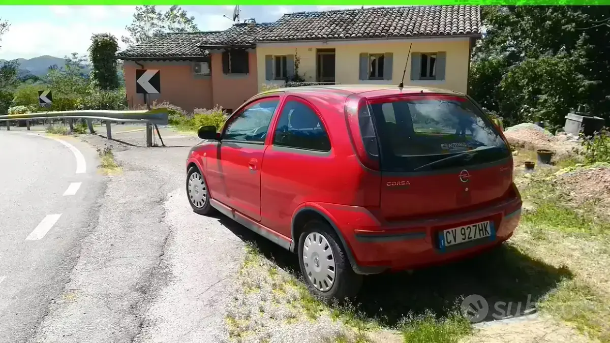 Usata Opel Corsa 80 CV (58 kW) 2005 Rosso Utilitaria