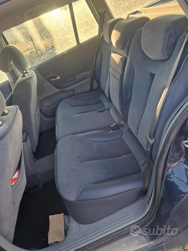 Usata Renault Laguna II 121 CV (88 kW) 2003 Blu Station wagon