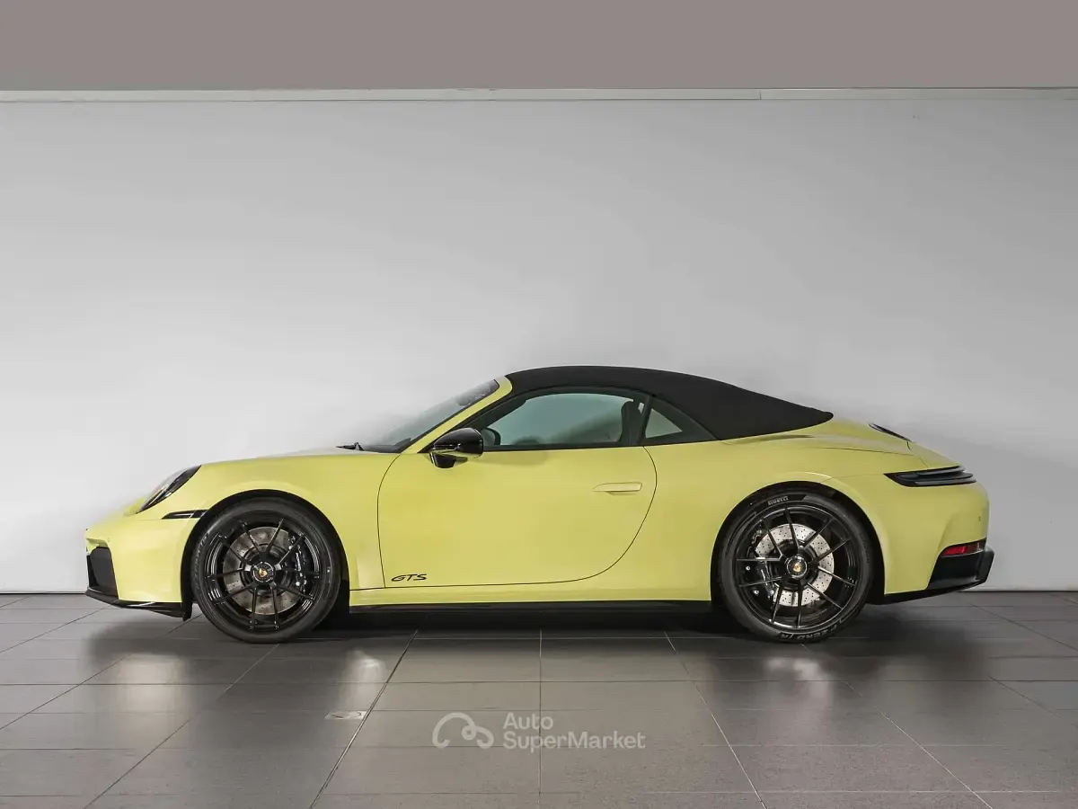Nouvelle Porsche 911 541 ch (397 kW) 2026 Jaune Cabriolet