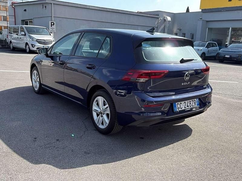 Usata VW Golf VIII Life 150 CV (110 kW) 2020 Blu/azzurro Utilitaria