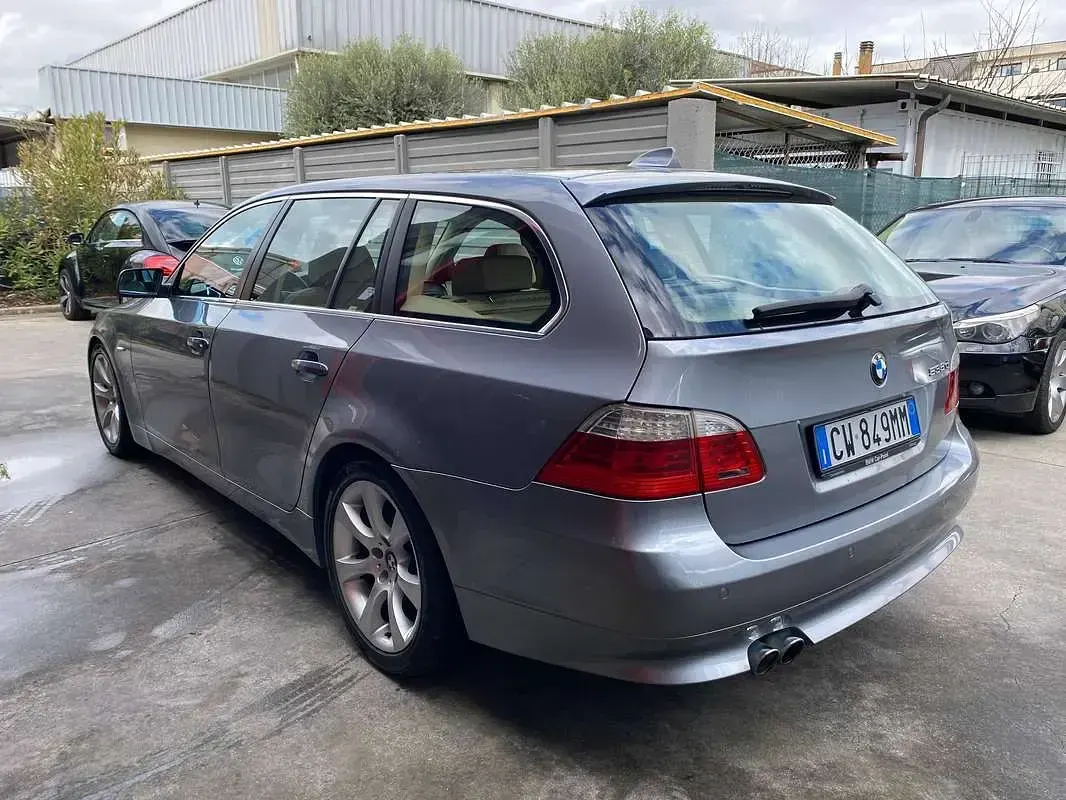 Usata BMW 535 Efficient Dynamics 272 CV (200 kW) 2005 Grigio Station wagon
