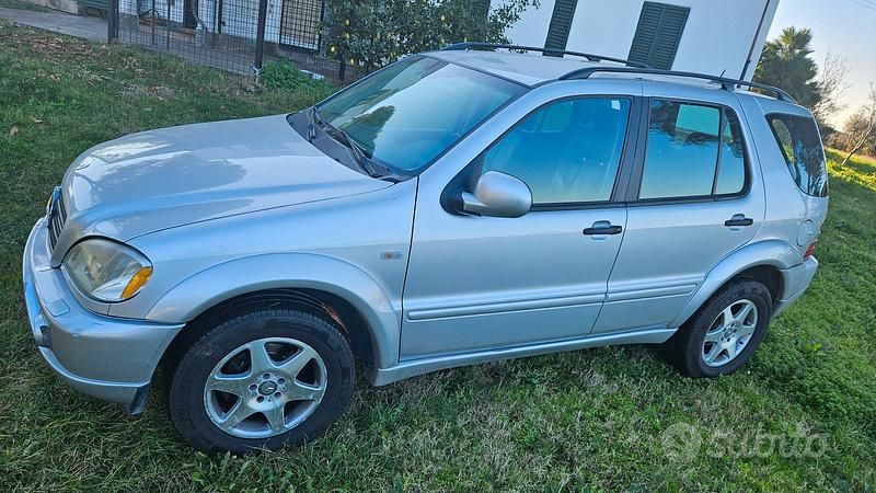 Usata Mercedes ML270 2001 Grigio SUV
