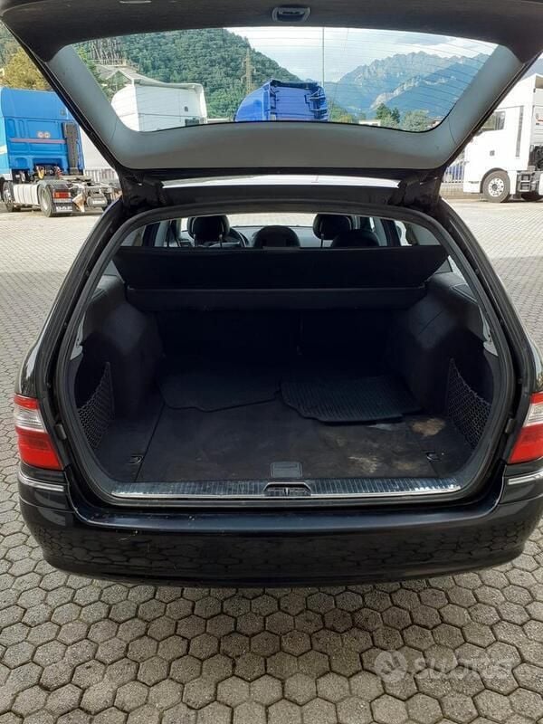 Usata Mercedes E320 Avantgarde 330 CV (242 kW) 2003 Nero Station wagon