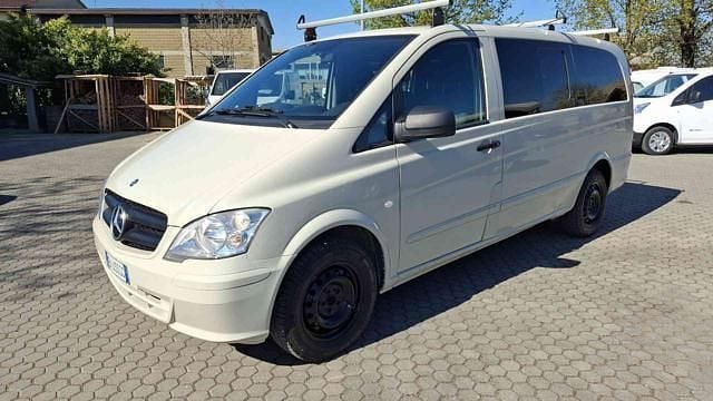 Usata Mercedes Vito 135 CV (99 kW) 2011 Oro