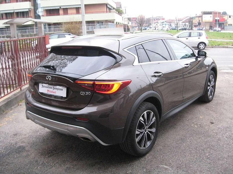 Usata Infiniti QX30 170 CV (125 kW) 2017 Marrone SUV