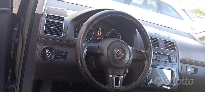 Grigio Usata 2011 VW Touran Monovolume | 5200 € (Buon prezzo) - Immagine 1/4