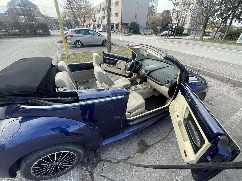 Usata VW New Beetle 101 CV (74 kW) 2006 Blu Utilitaria