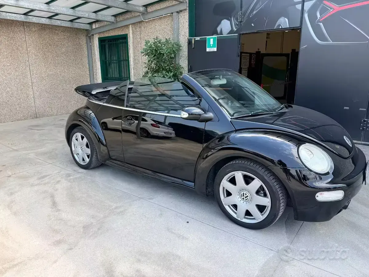 Usata VW New Beetle 116 CV (85 kW) 2003 Nero Utilitaria