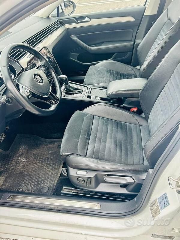 Usata VW Passat 200 CV (147 kW) 2022 Bianco Station wagon