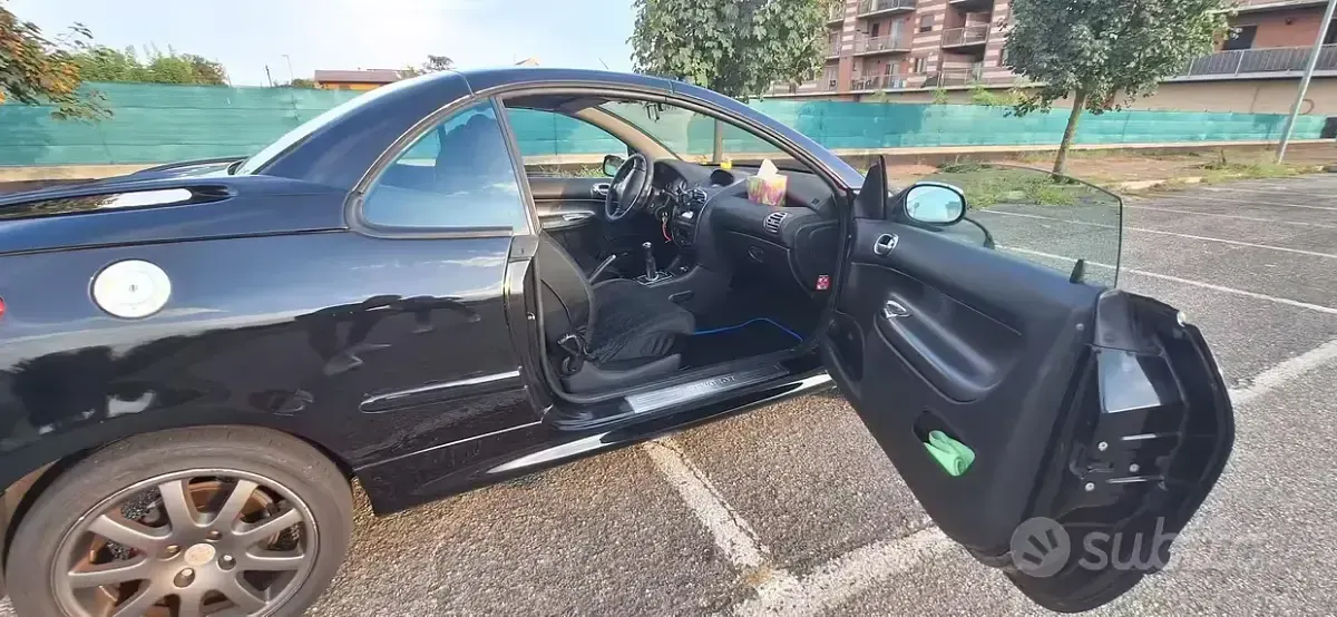 Usata Peugeot 206 CC 109 CV (80 kW) 2003 Nero Cabrio