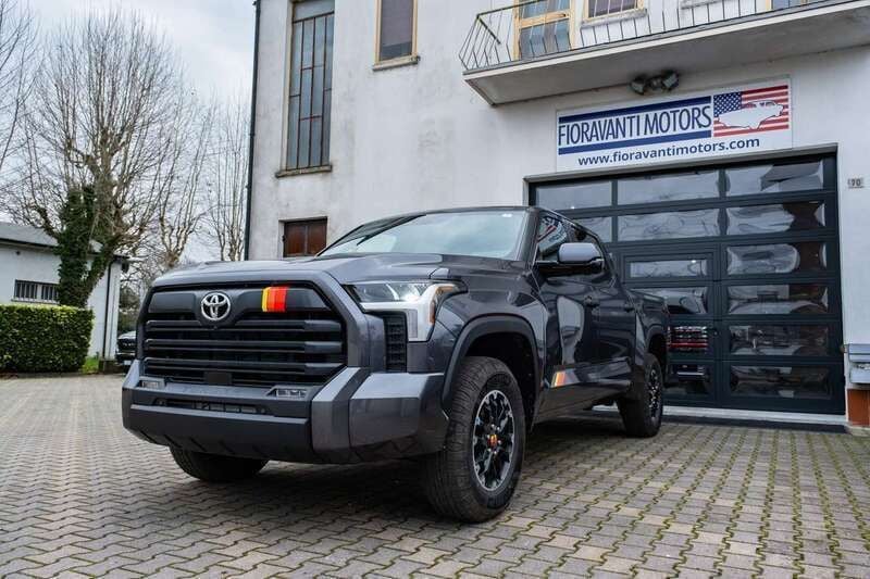 Nuova Toyota Tundra SR 394 CV (289 kW) 2025 Grigio Pick-up