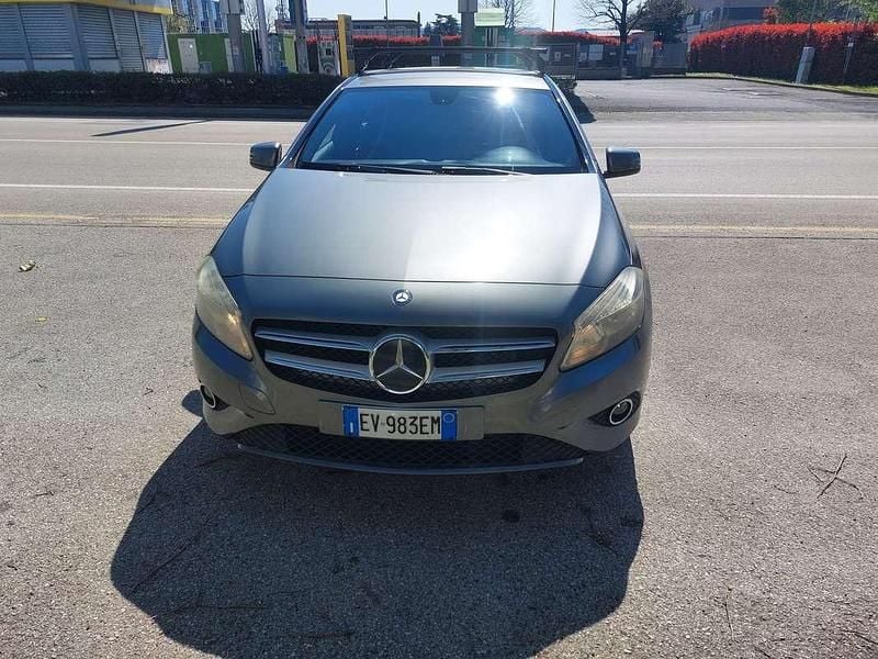 Usata Mercedes A180 109 CV (80 kW) 2014 Argento Berlina