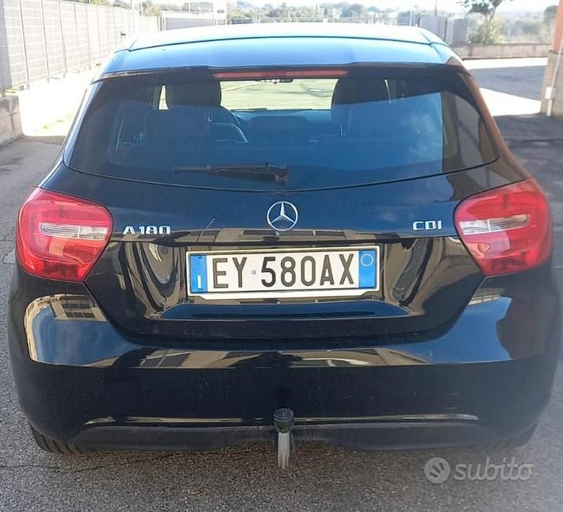 Usata Mercedes A180 109 CV (80 kW) 2015 Nero Utilitaria