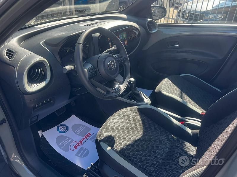 Usata Toyota Aygo X Trend 72 CV (52 kW) 2024 Grigio SUV