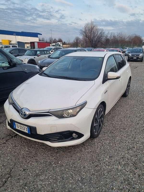 Usata Toyota Auris Hybrid Lounge 99 CV (72 kW) 2015 Berlina