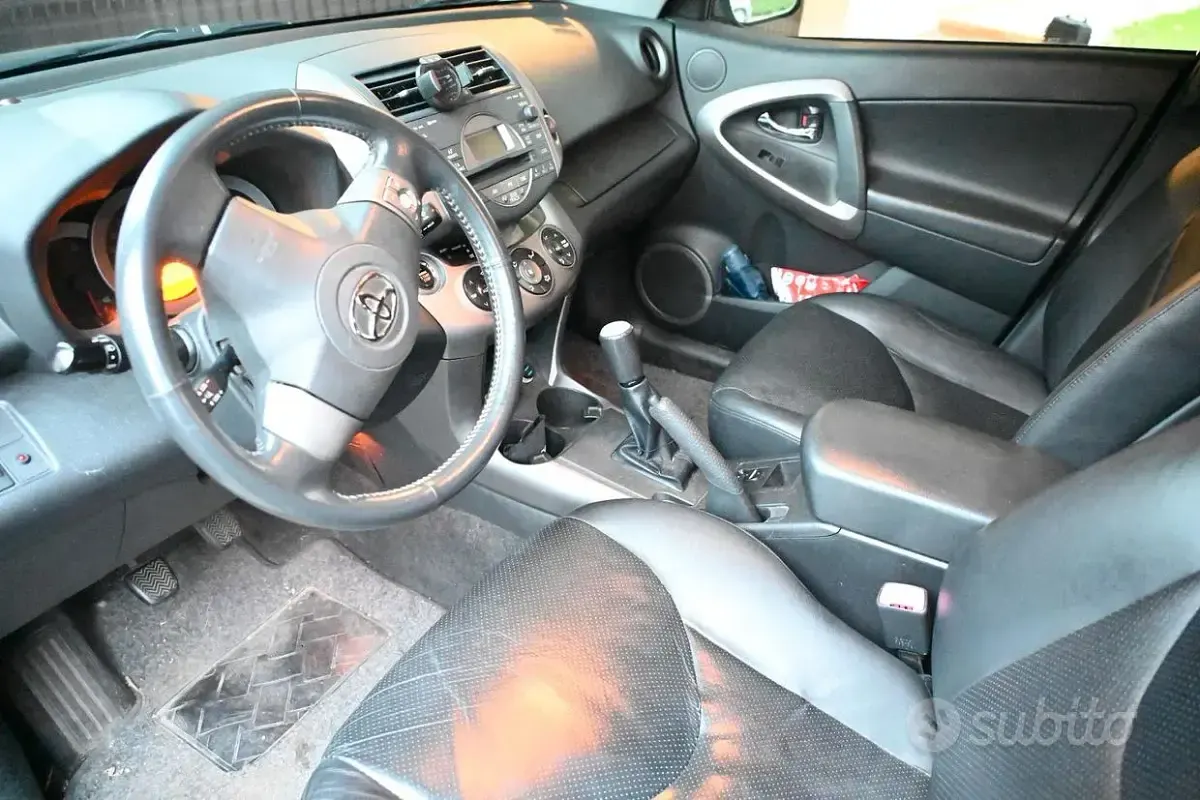 Usata Toyota RAV4 Luxury 150 CV (110 kW) 2007 Nero SUV