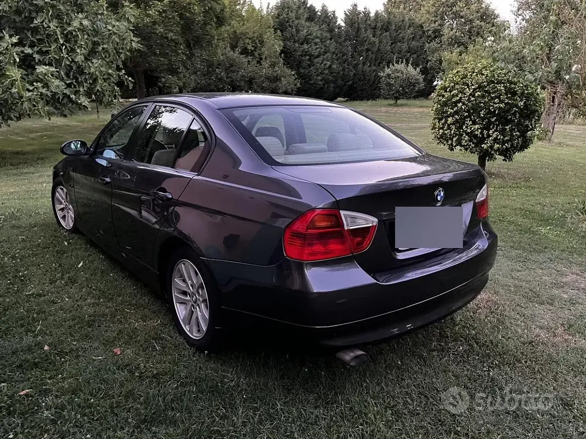 Usata BMW 318 Efficient Dynamics 122 CV (89 kW) 2006 Grigio Berlina