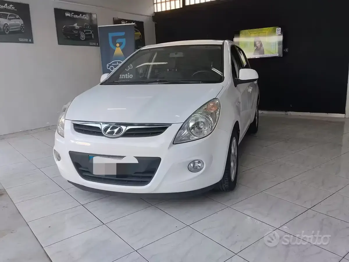 Usata Hyundai i20 78 CV (57 kW) 2010 Bianco Utilitaria