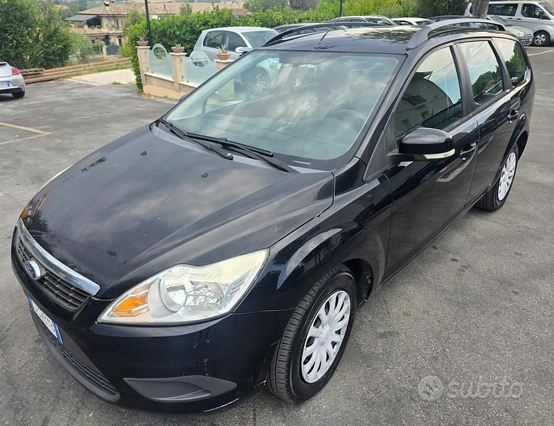 Usata Ford Focus 110 CV (80 kW) 2011 Nero Station wagon