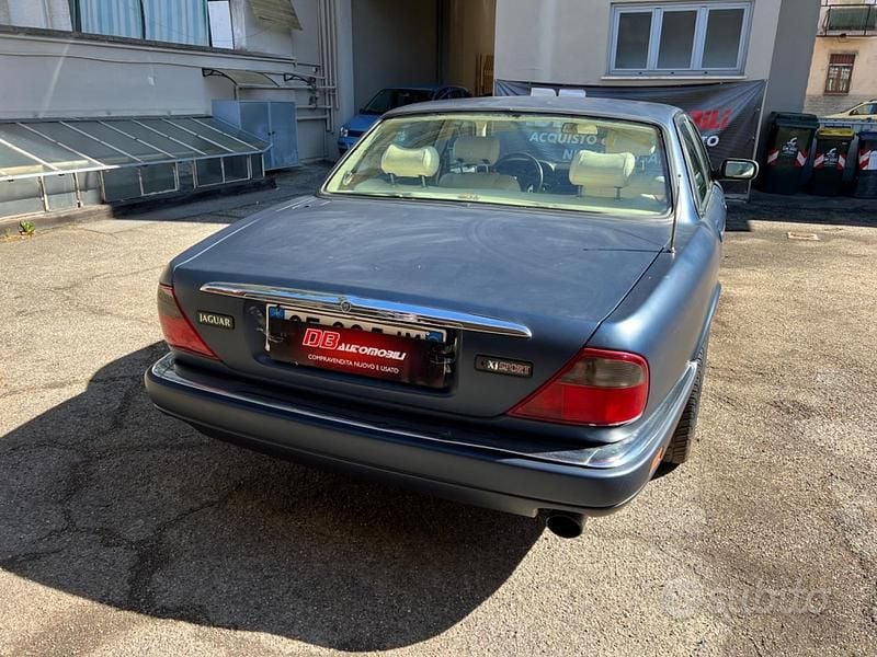 Usata Jaguar XJ 241 CV (177 kW) 1995 Blu Berlina