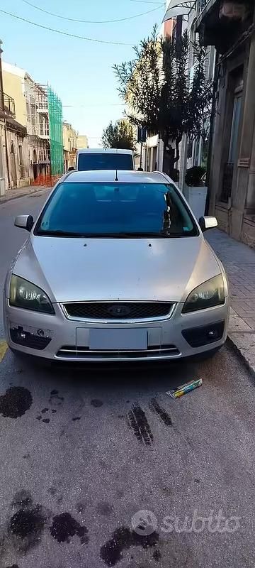 Usata Ford Focus 90 CV (66 kW) 2005 Grigio Station wagon