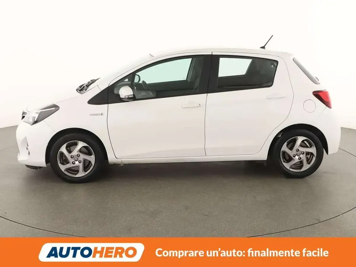 Usata Toyota Yaris Active 101 CV (74 kW) 2017 Bianco Utilitaria