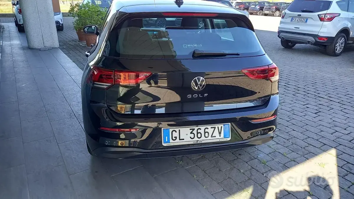 Usata VW Golf VIII Life 116 CV (85 kW) 2022 Nero Berlina