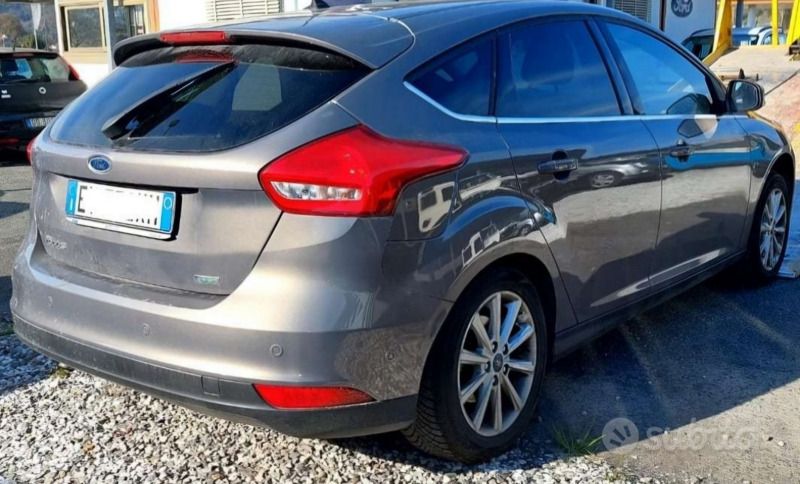 Usata Ford Focus Titanium 125 CV (91 kW) 2015 Grigio Berlina