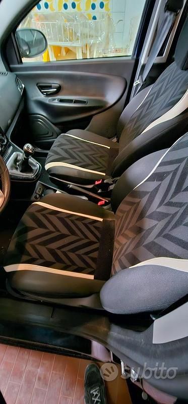 Usata Lancia Ypsilon 70 CV (51 kW) 2016 Blu Utilitaria