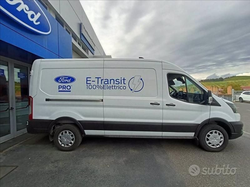 Usata Ford E-Transit Trend 135 kW (184 CV) 2023 Bianco Furgone