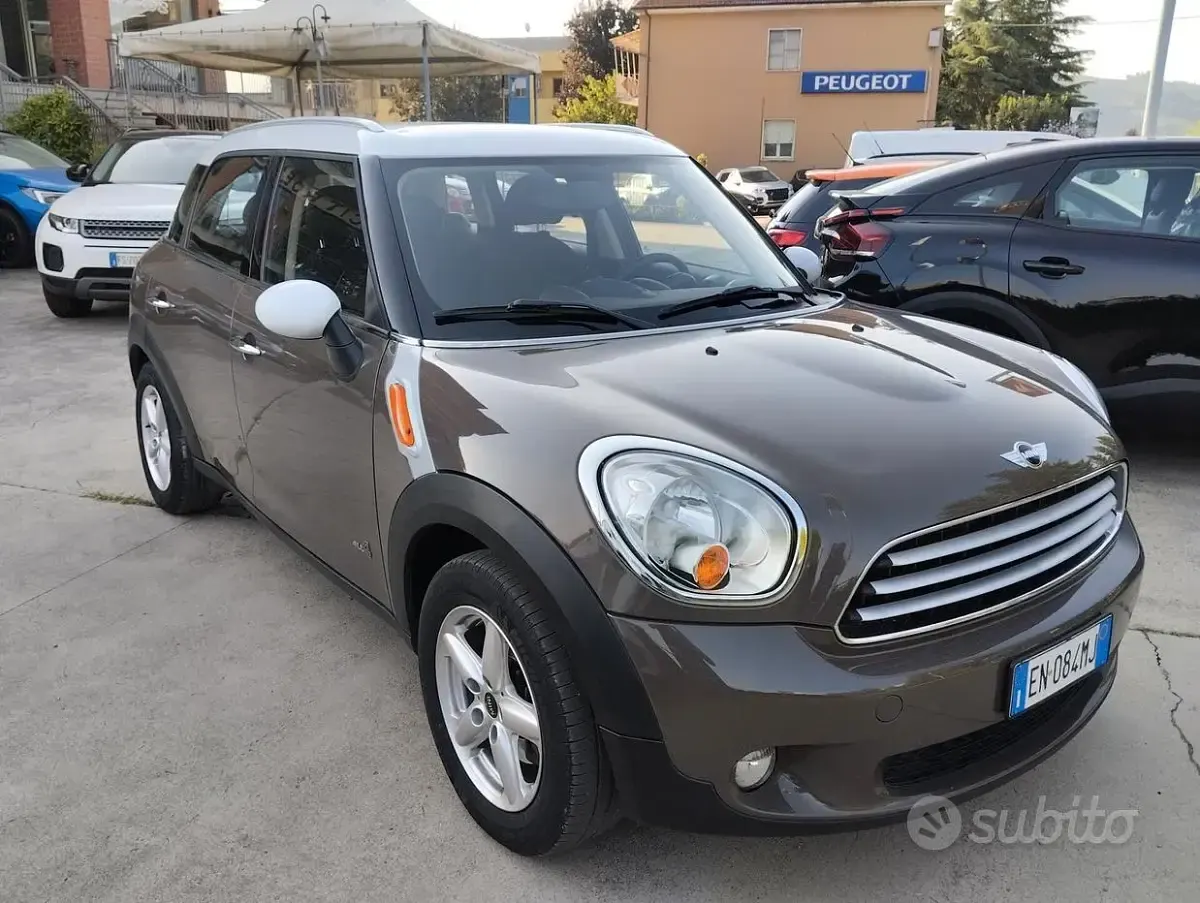Usata Mini Cooper Countryman 111 CV (81 kW) 2012 Marrone SUV