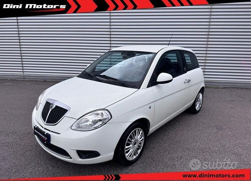 Usata Lancia Ypsilon 69 CV (50 kW) 2014 Bianco Utilitaria