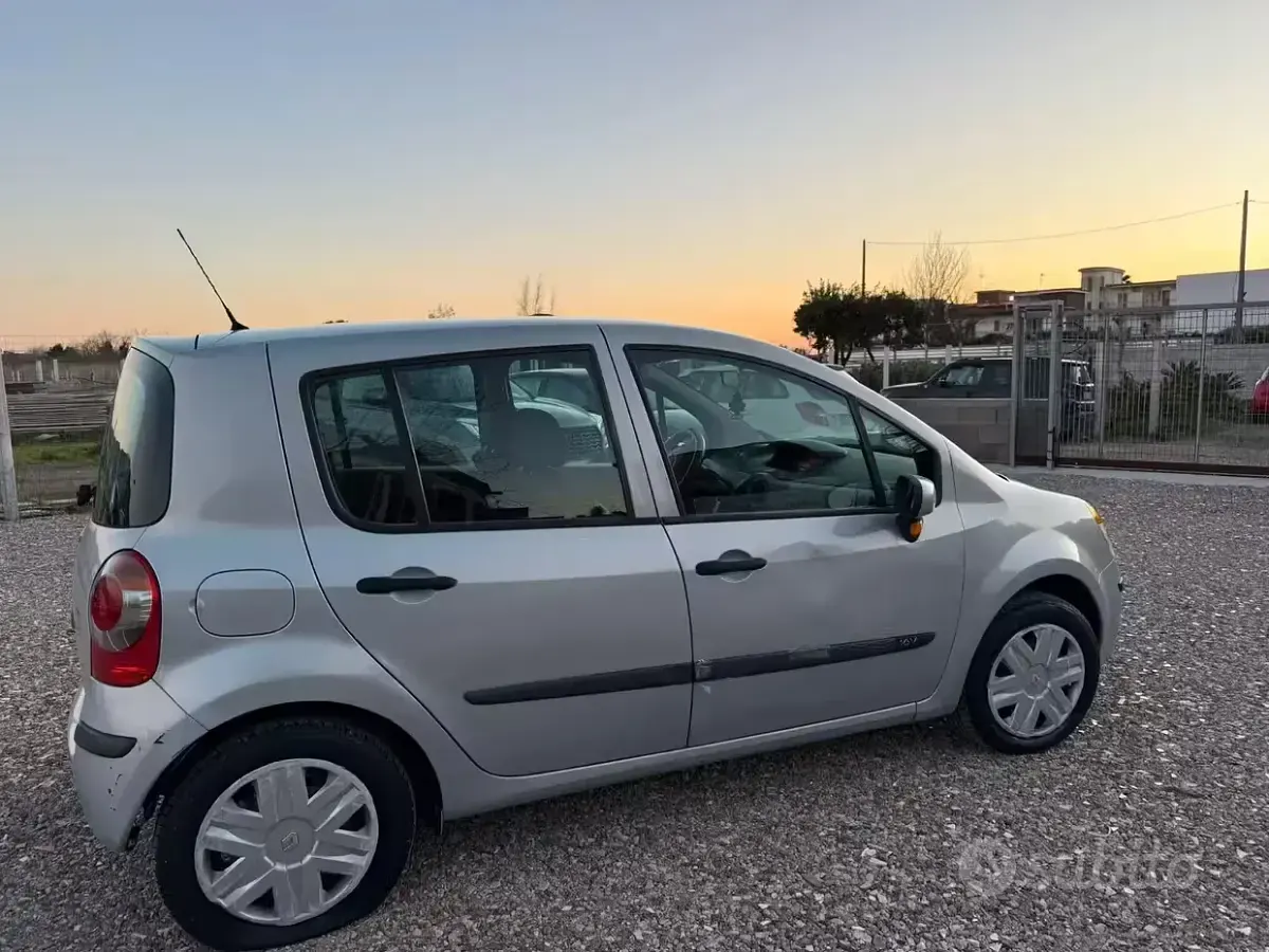 Usata Renault Modus 75 CV (55 kW) 2006 Grigio Monovolume