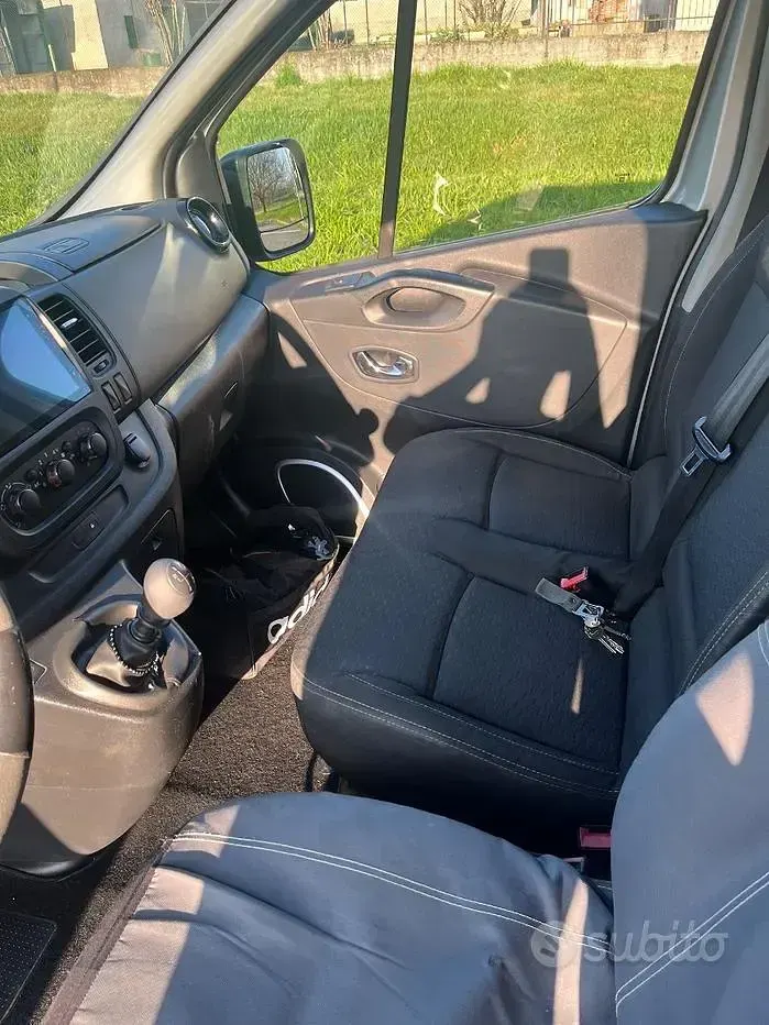 Usata Opel Vivaro 2015 Grigio Monovolume