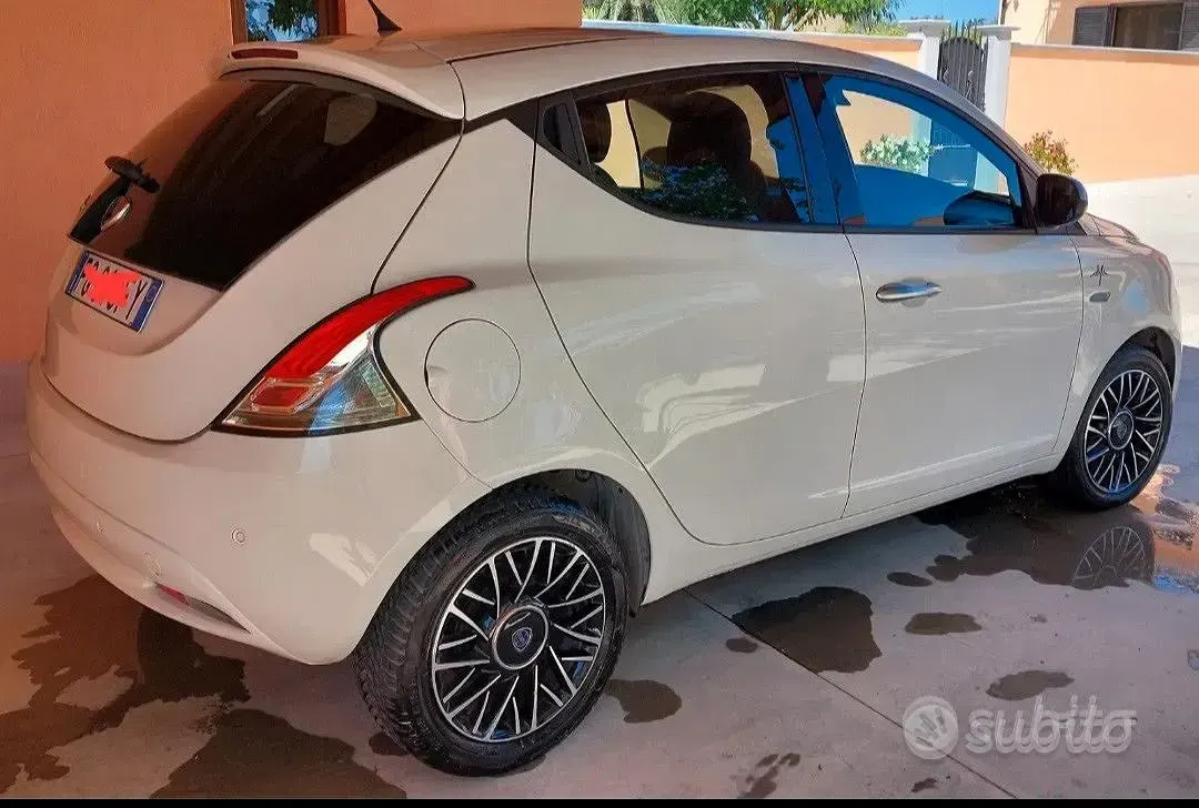 Usata Lancia Ypsilon 95 CV (69 kW) 2016 Bianco Utilitaria