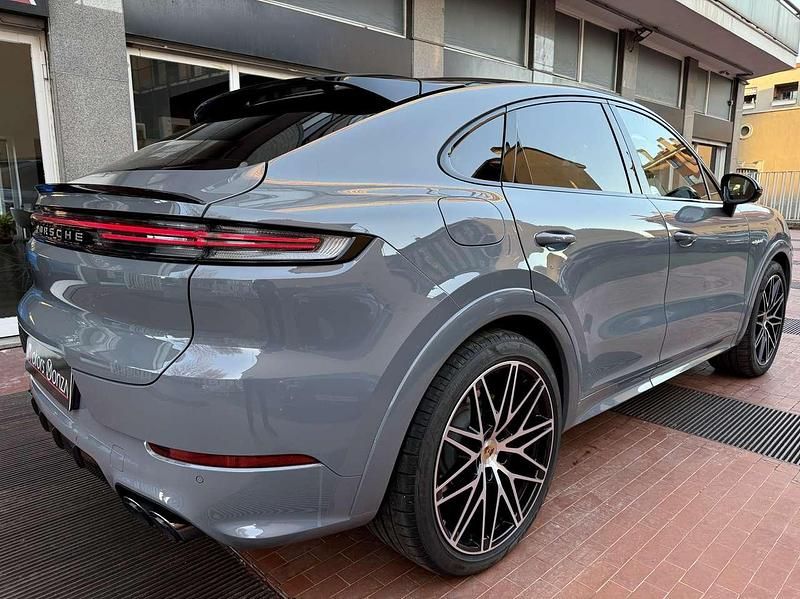 Usata Porsche Cayenne Coupe Sport 305 CV (224 kW) 2024 Grigio Coupé