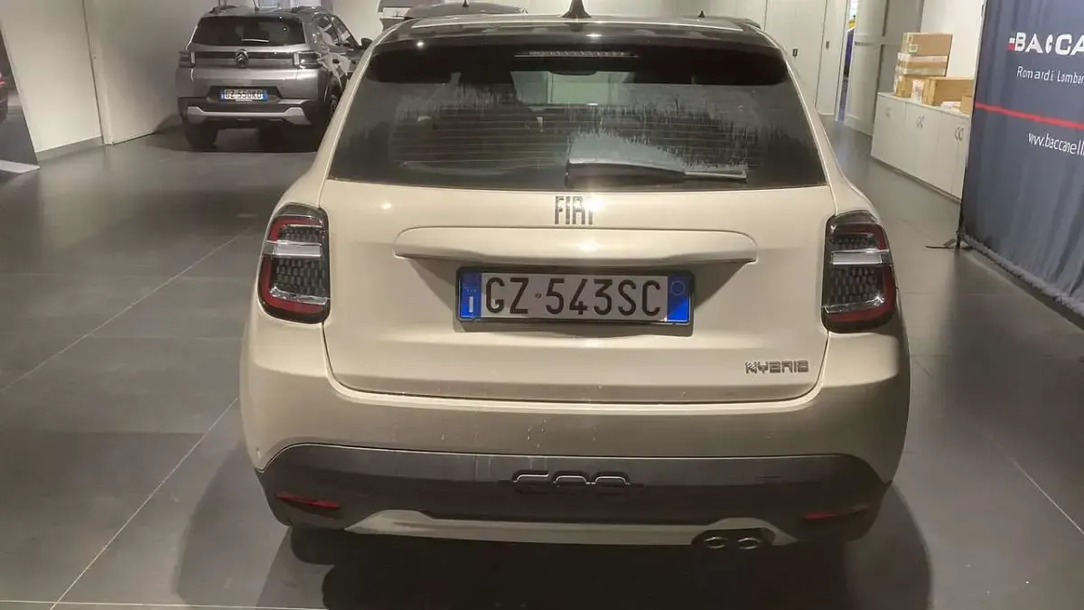 Usata Fiat 600 145 CV (106 kW) 2025 Beige SUV