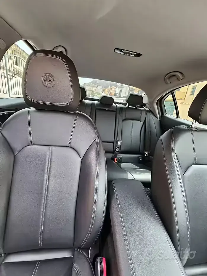 Usata Alfa Romeo Giulia Tech Edition 160 CV (117 kW) 2019 Grigio Berlina