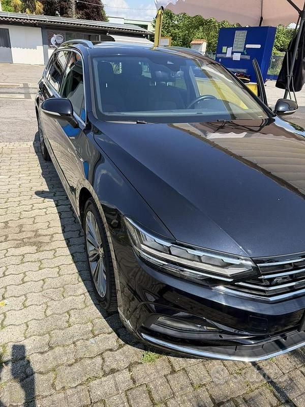 Usata VW Passat 122 CV (89 kW) 2021 Nero Station wagon