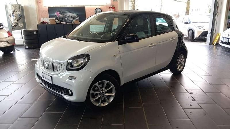 Usata Smart ForFour Passion 71 CV (52 kW) 2015 Bianco & nero Utilitaria