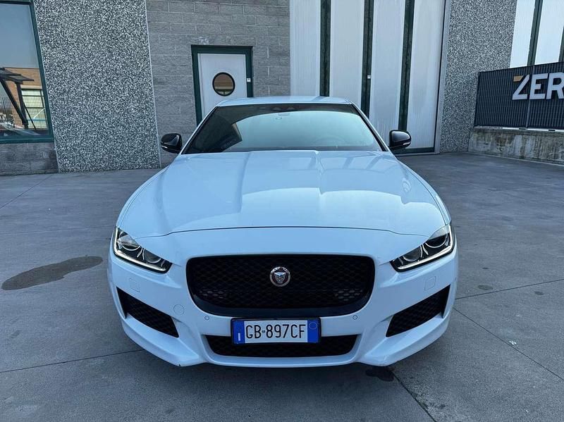 Usata Jaguar XE 179 CV (131 kW) 2020 Perla Berlina