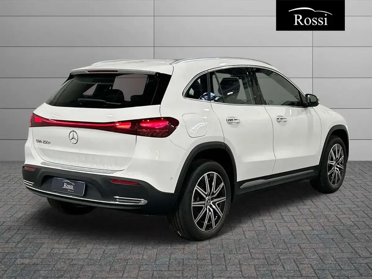 Nuova Mercedes EQA250+ 139 kW (190 CV) 2026 Bianco polare SUV